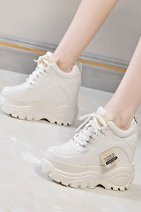 sneakers-blanche-plateforme-Y2K