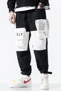 pantalon-cargo-noir-et-blanc-Y2K