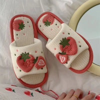 Chaussons Chinois Peluche Fraise