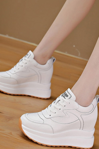 chaussures-plateforme-blanche-femme-y2k