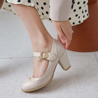 chaussures-annees-20-escarpins-petits-talons-blancs