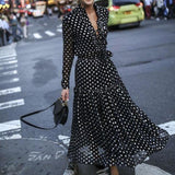 robe-annee-70-noire-pois-blancs